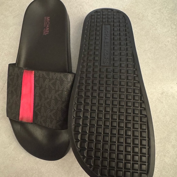 NWOT Michael Kors Black Slides monogram with Pink stripe - Picture 2 of 3